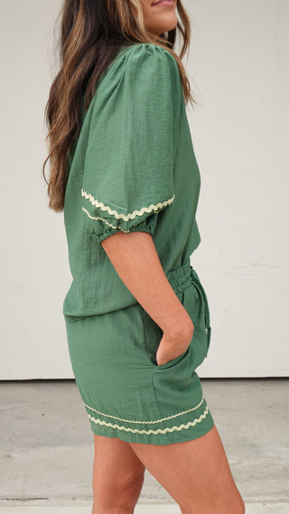Green Contrast Trim Linen Shorts