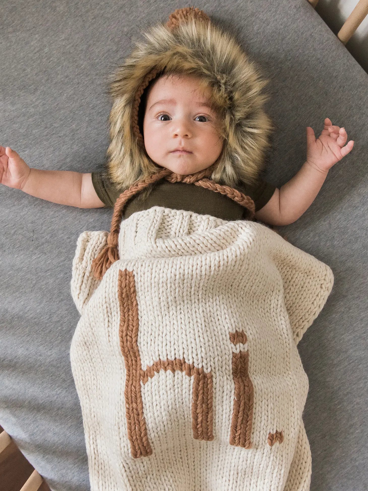 "hi" Knitted Baby Blanket: Pecan